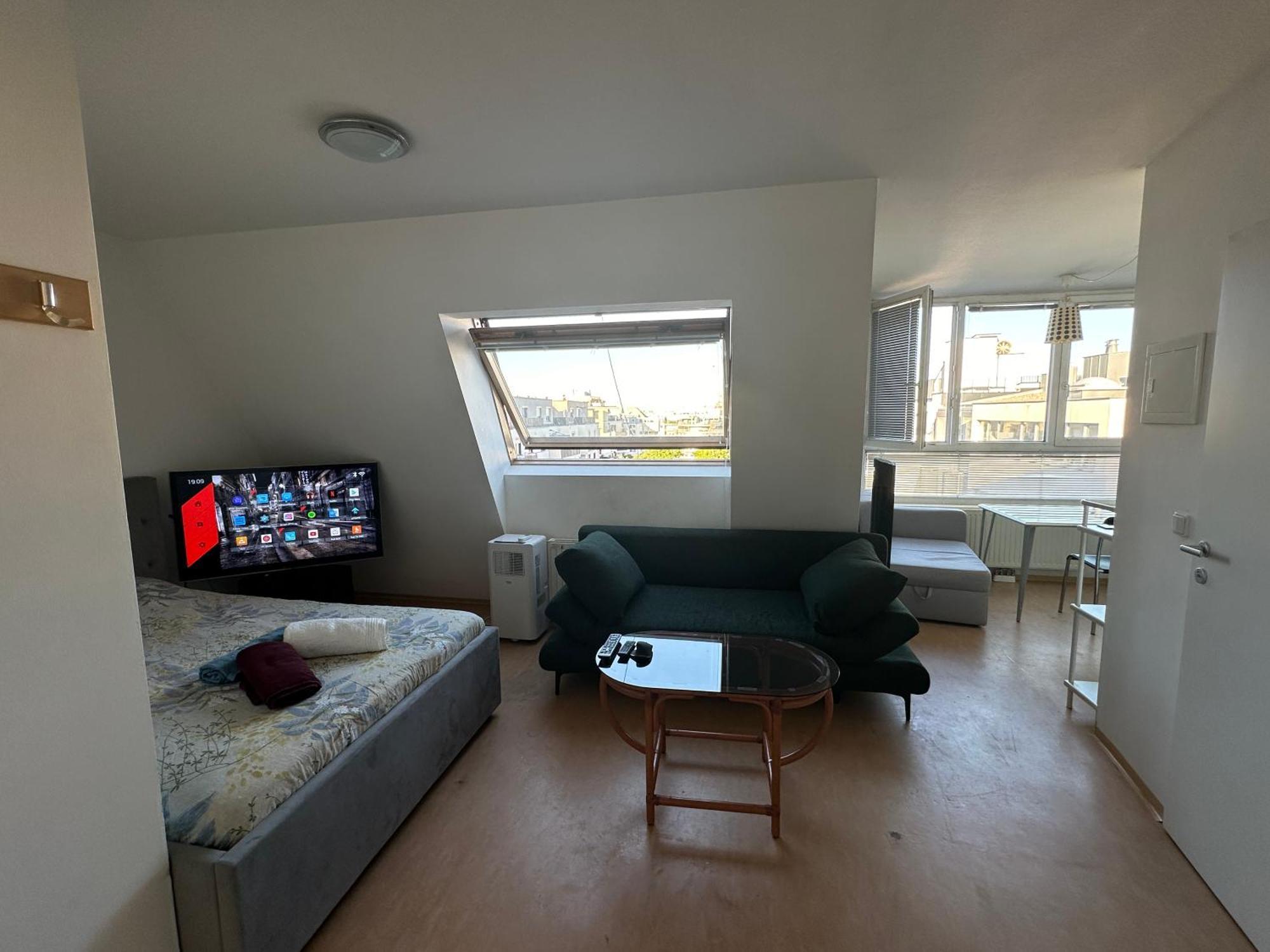 Cozy Bright Penthouse Close To U1 And U6 Metros Vienna Esterno foto