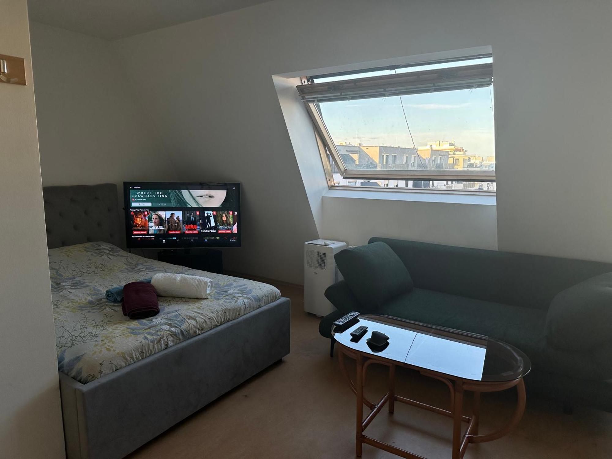 Cozy Bright Penthouse Close To U1 And U6 Metros Vienna Esterno foto